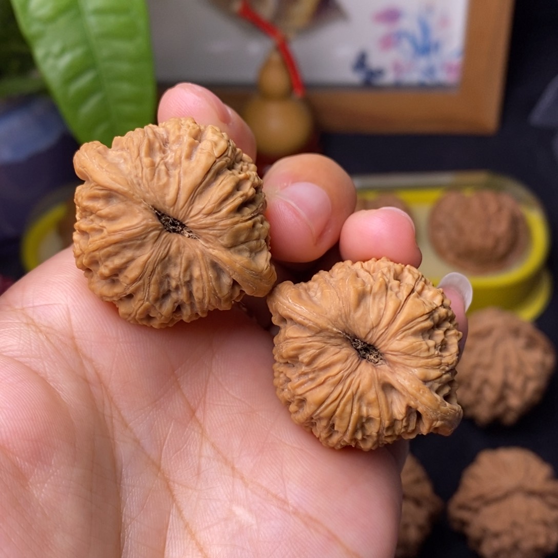 文玩核桃把件36绣球