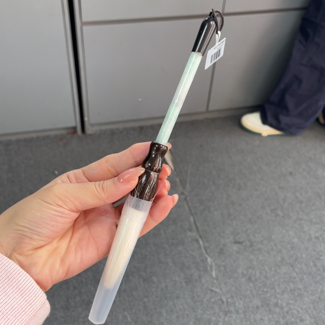 翡翠颈饰未镶嵌毛笔