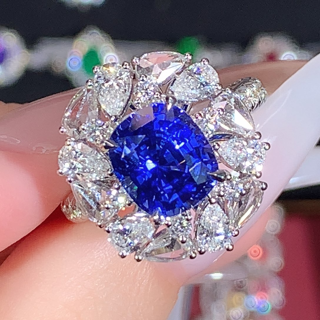 蓝宝石戒指18K金镶嵌4.09ct/天然宝石/七天无理由