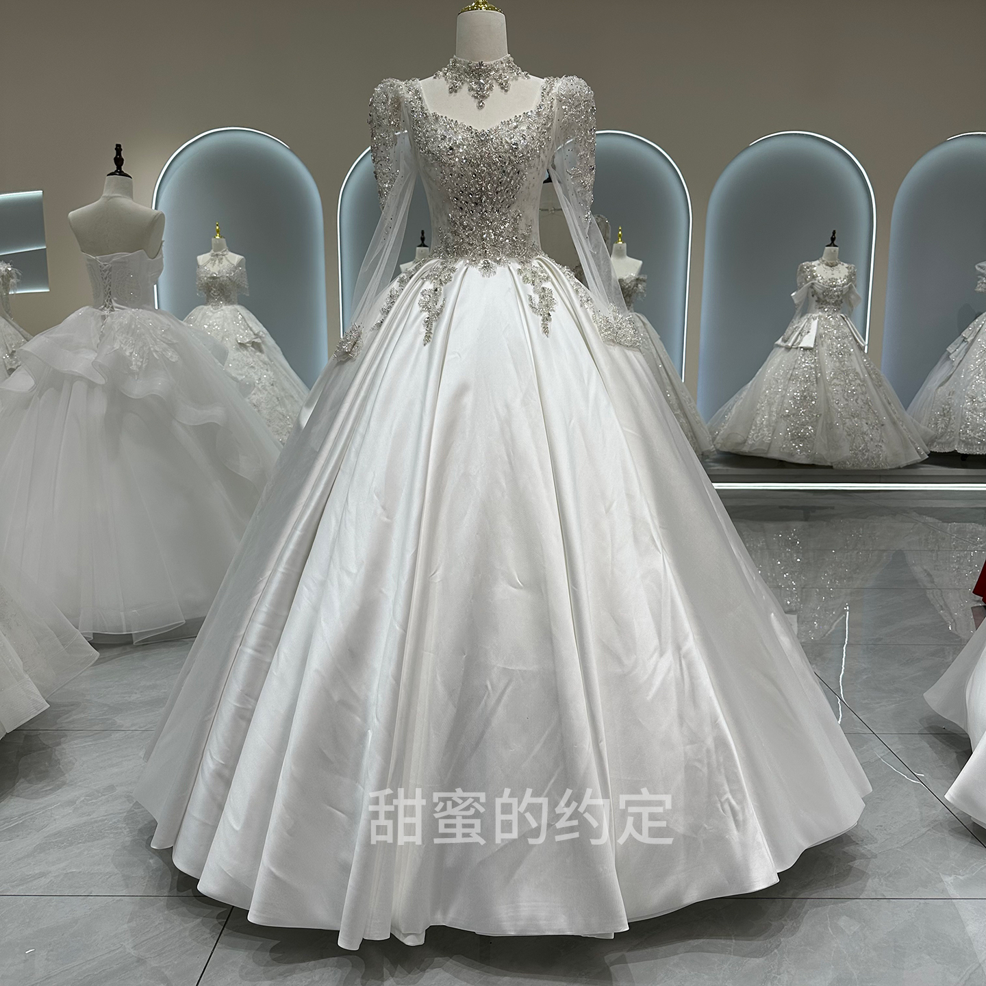 法式婚纱2025新款缎面新娘主纱高级质感重工复古长袖拖尾宫廷风
