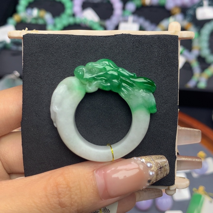 翡翠手链未镶嵌翡翠