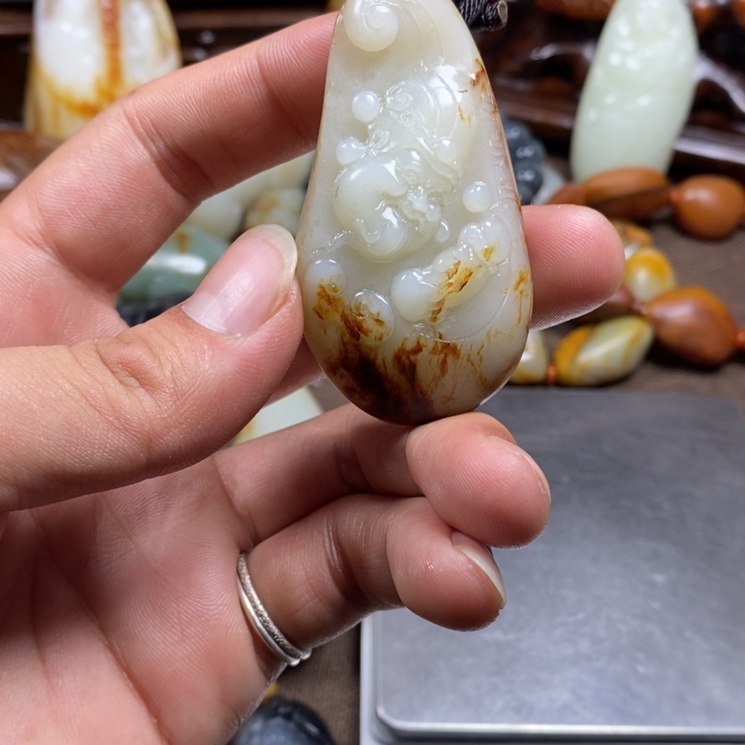 和田玉未镶嵌把件