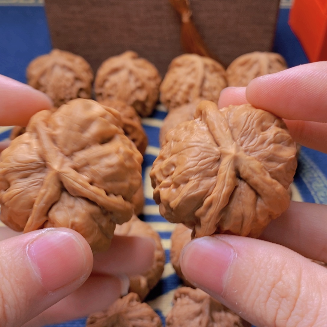 文玩核桃吊坠吴*楠文玩核桃手把件娃娃三棱