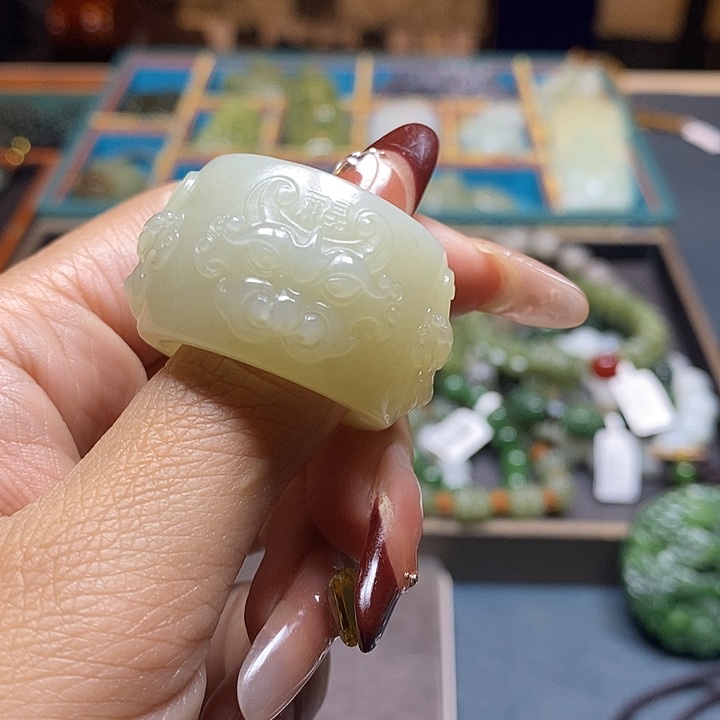 战***焰和田玉未镶嵌颈饰