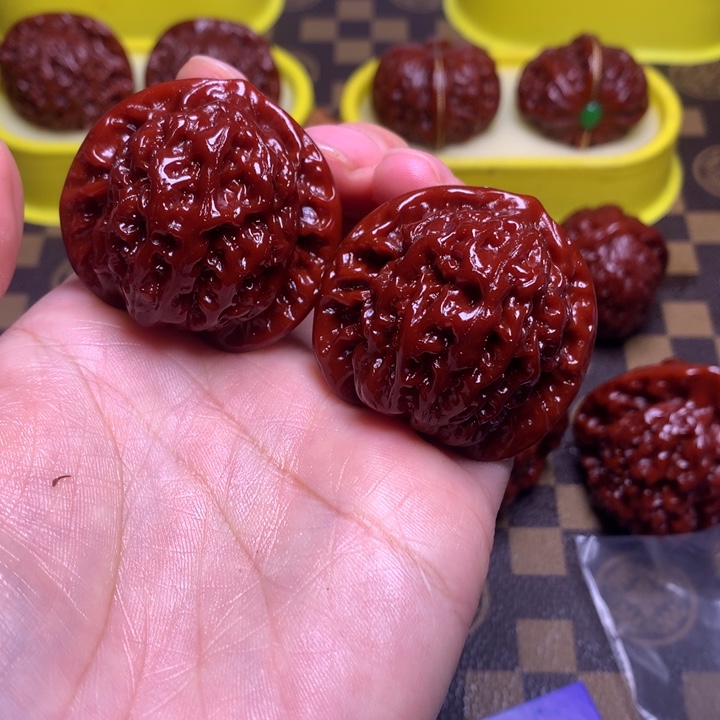 文玩核桃把件盘龙纹