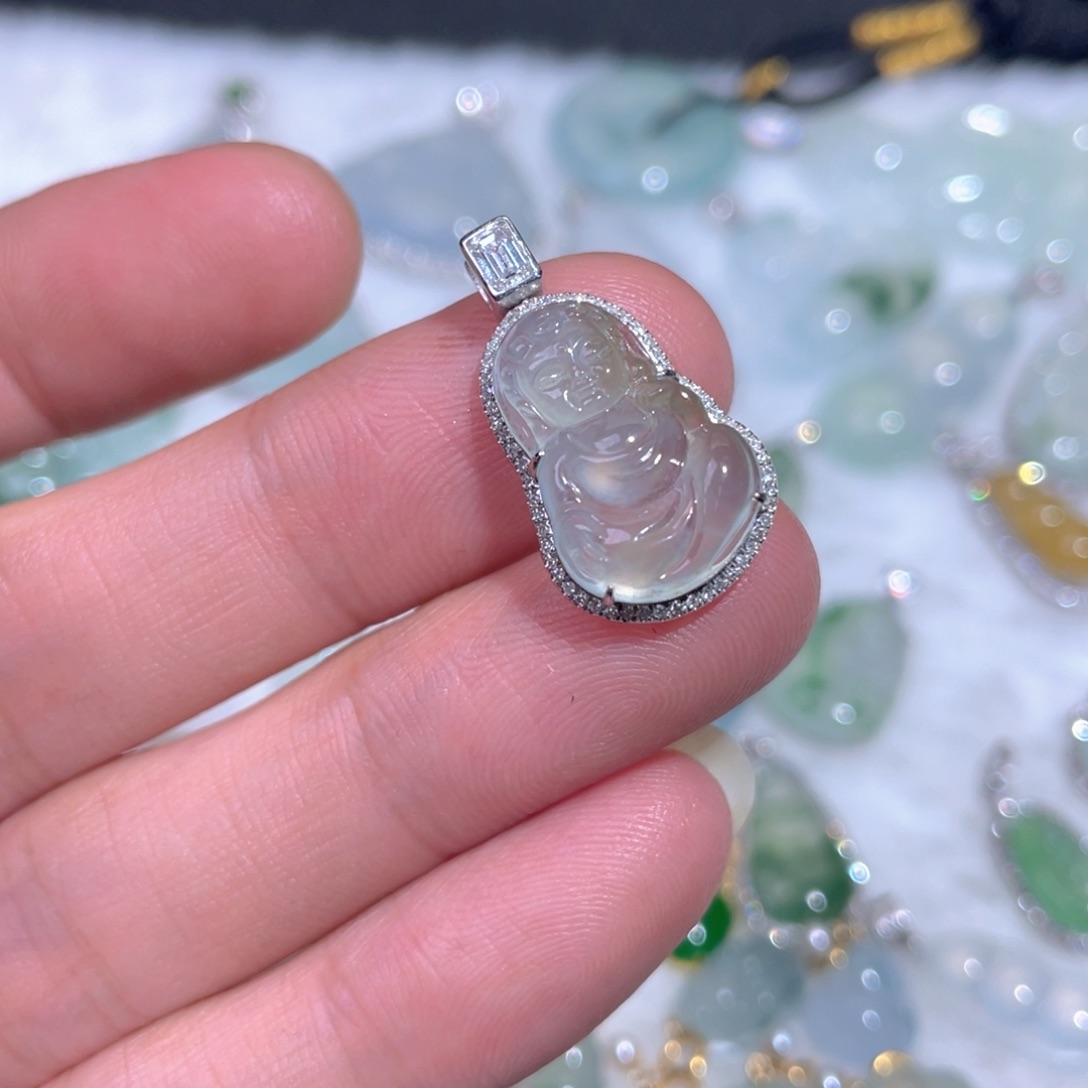 翡翠18K金镶嵌颈饰翡翠