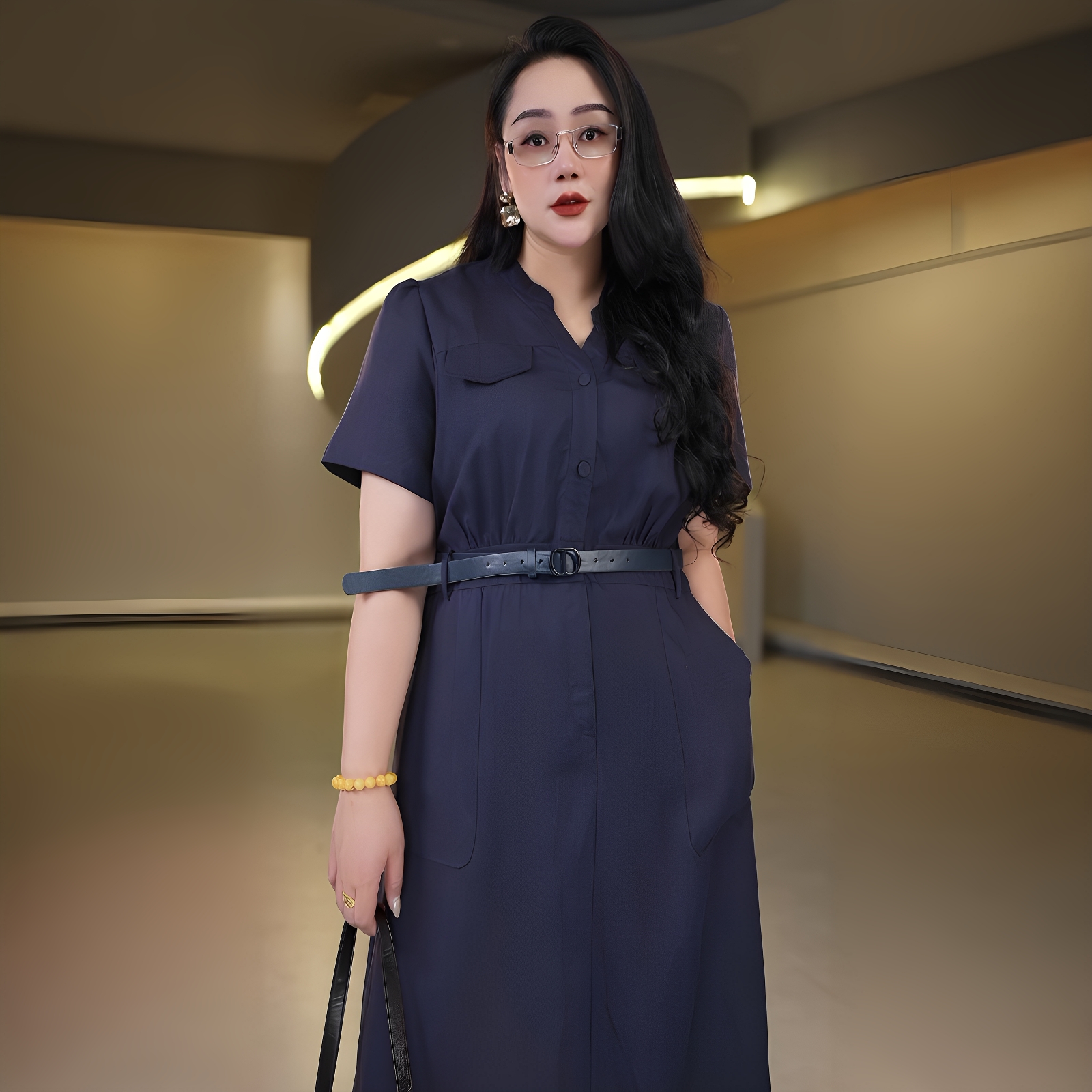 伊馨大码女装2025夏季新款胖mm气质显瘦裙子女腰带收腰连衣裙