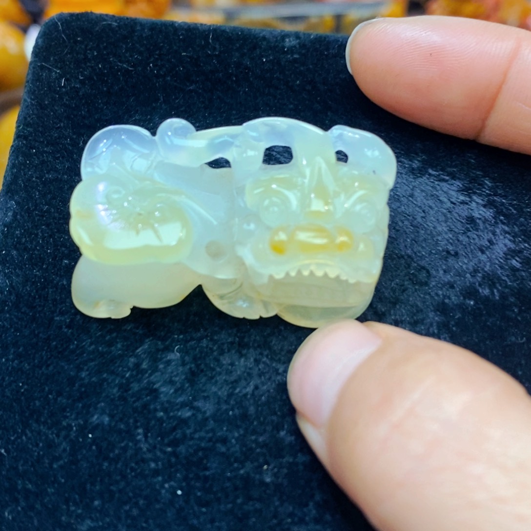 未镶嵌石英质玉（黄龙玉）项链