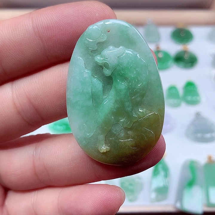 翡翠未镶嵌颈饰吊坠