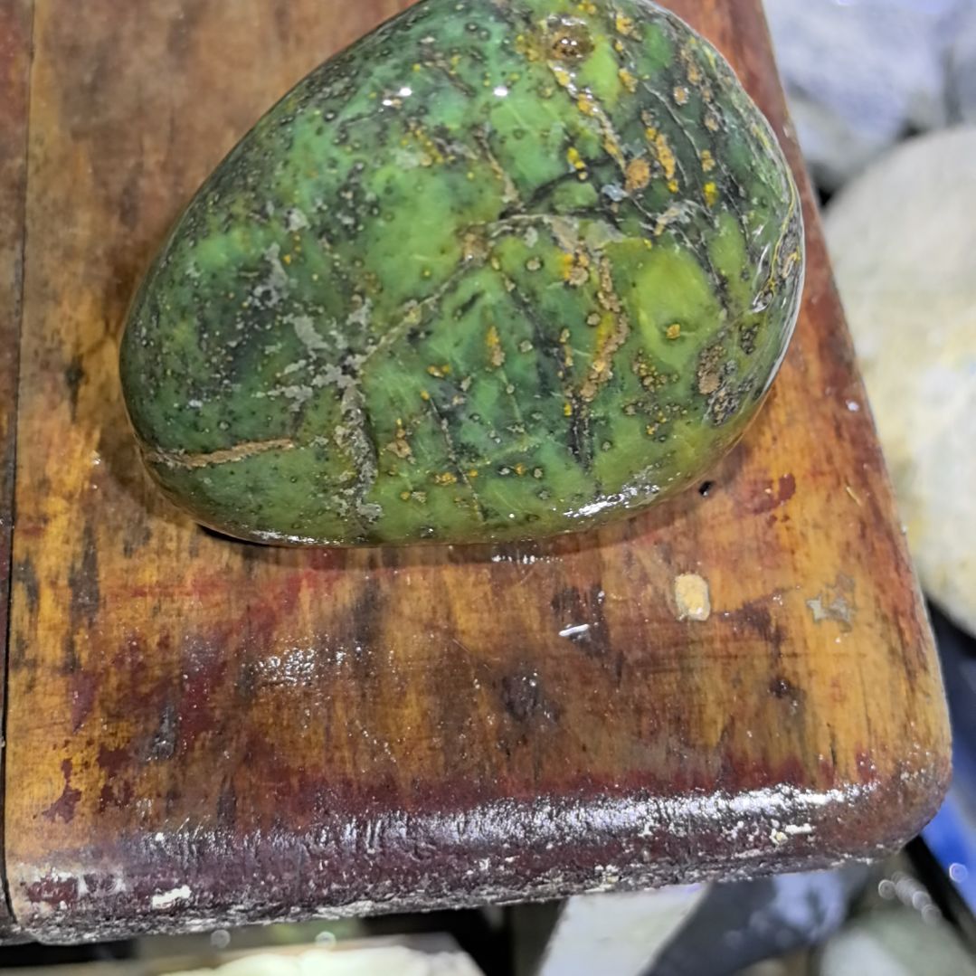 用***4藏玉药王石原石一个