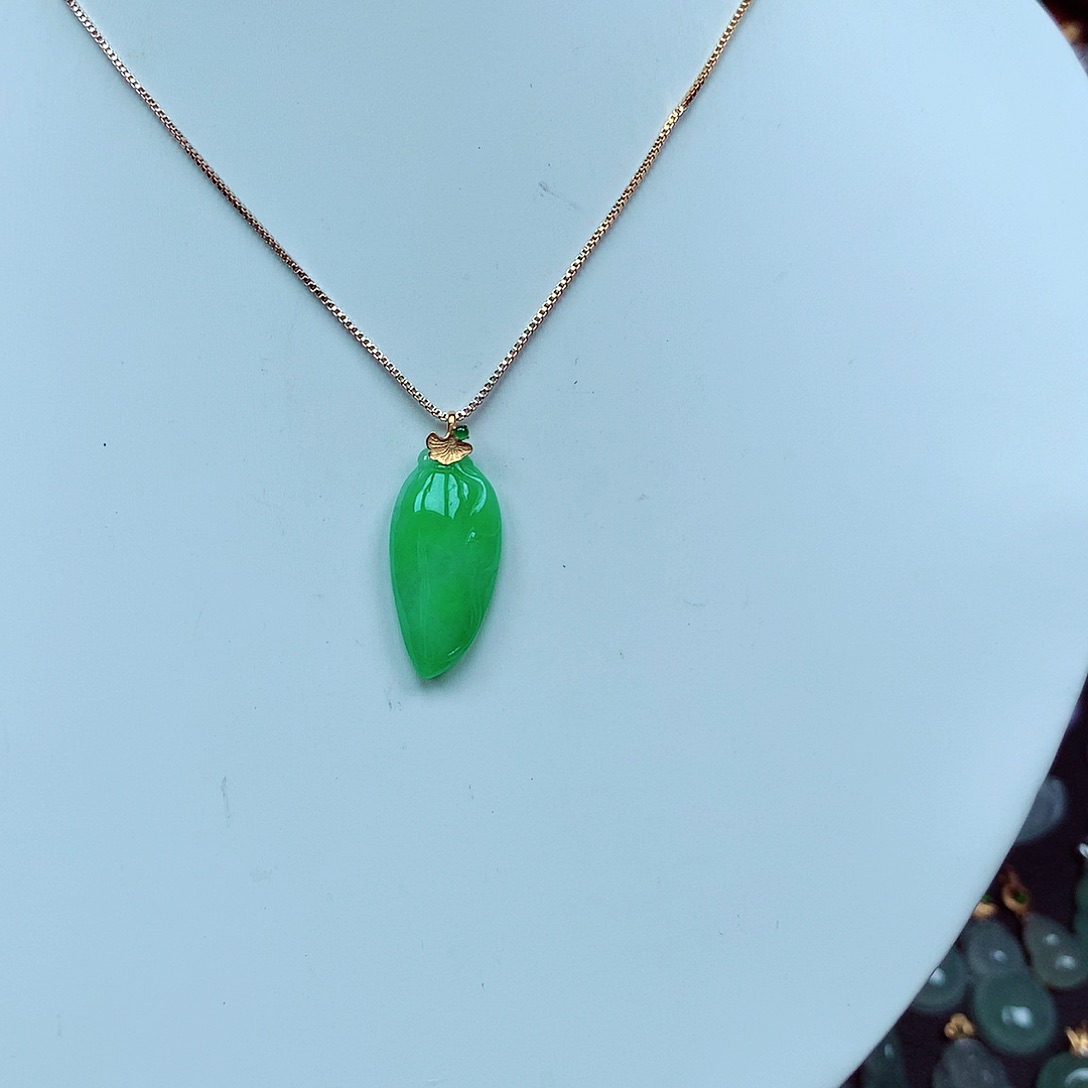 翡翠颈饰18K金镶嵌天然翡翠A货
