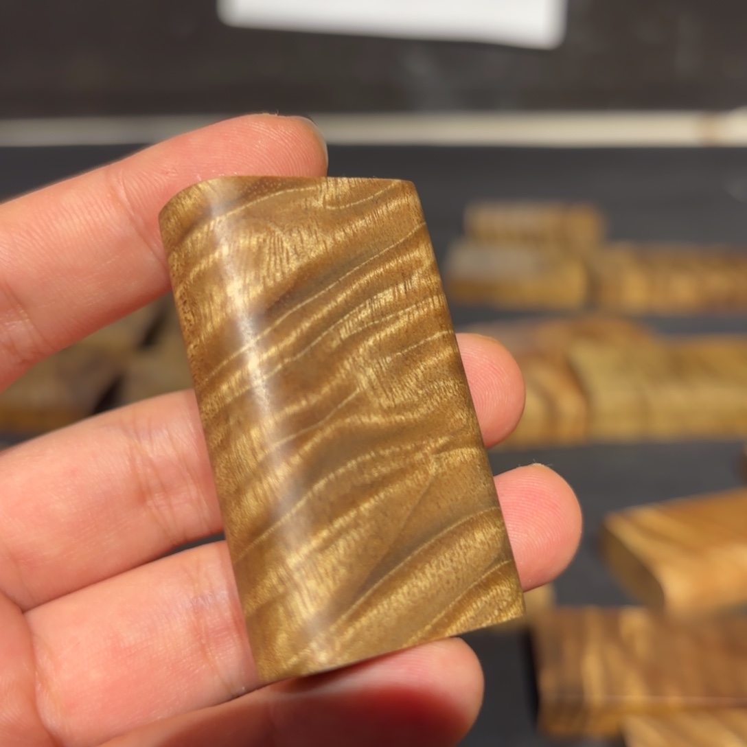 这***风金丝楠木无事牌材料