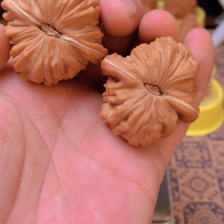 桃核把件T****₤楼子好看