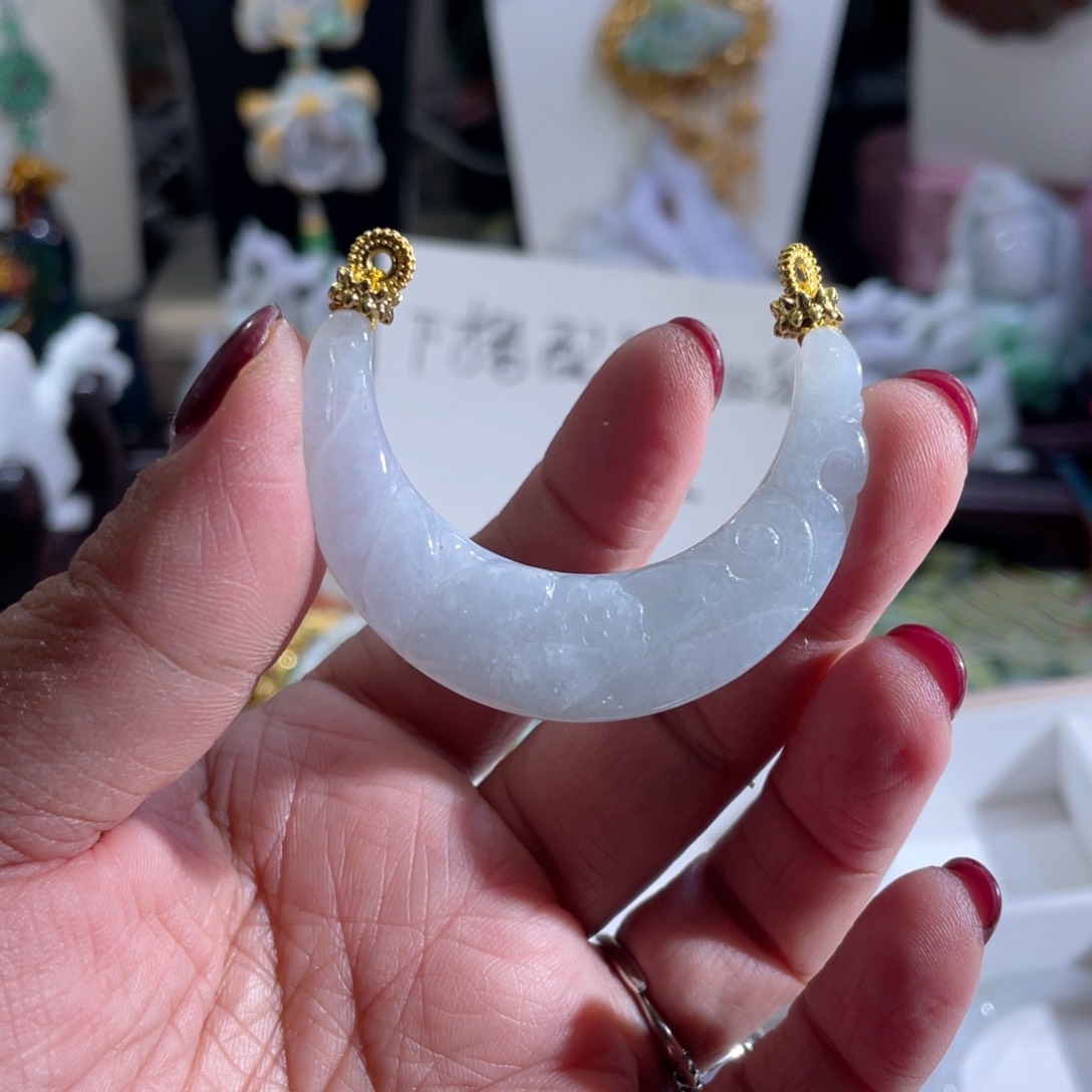 翡翠颈饰未镶嵌翡翠冰弯弯