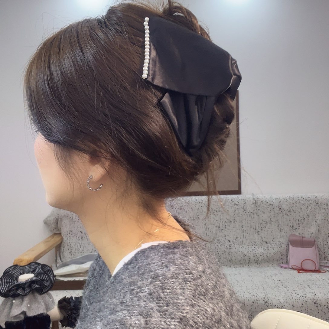 布艺非金属黑色缎面带手工钉珠13饺子抓