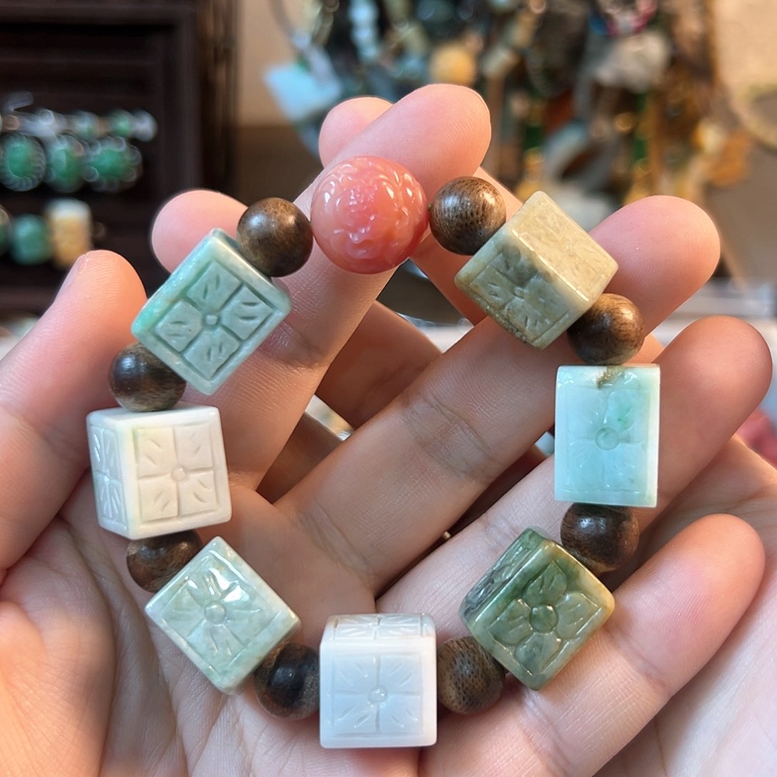 翡翠颈饰未镶嵌手串