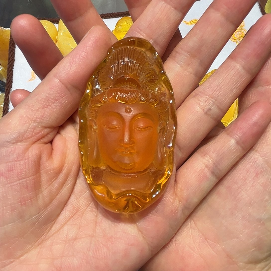 琥珀未镶嵌颈饰观音