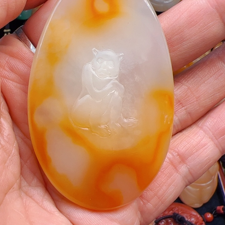 东***歌石英质玉（黄龙玉）合金颈饰