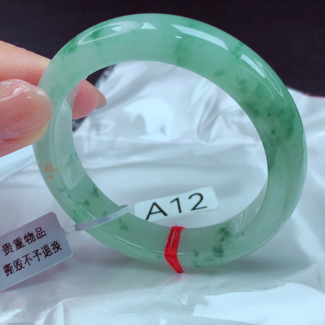 翡翠手镯未镶嵌手镯88