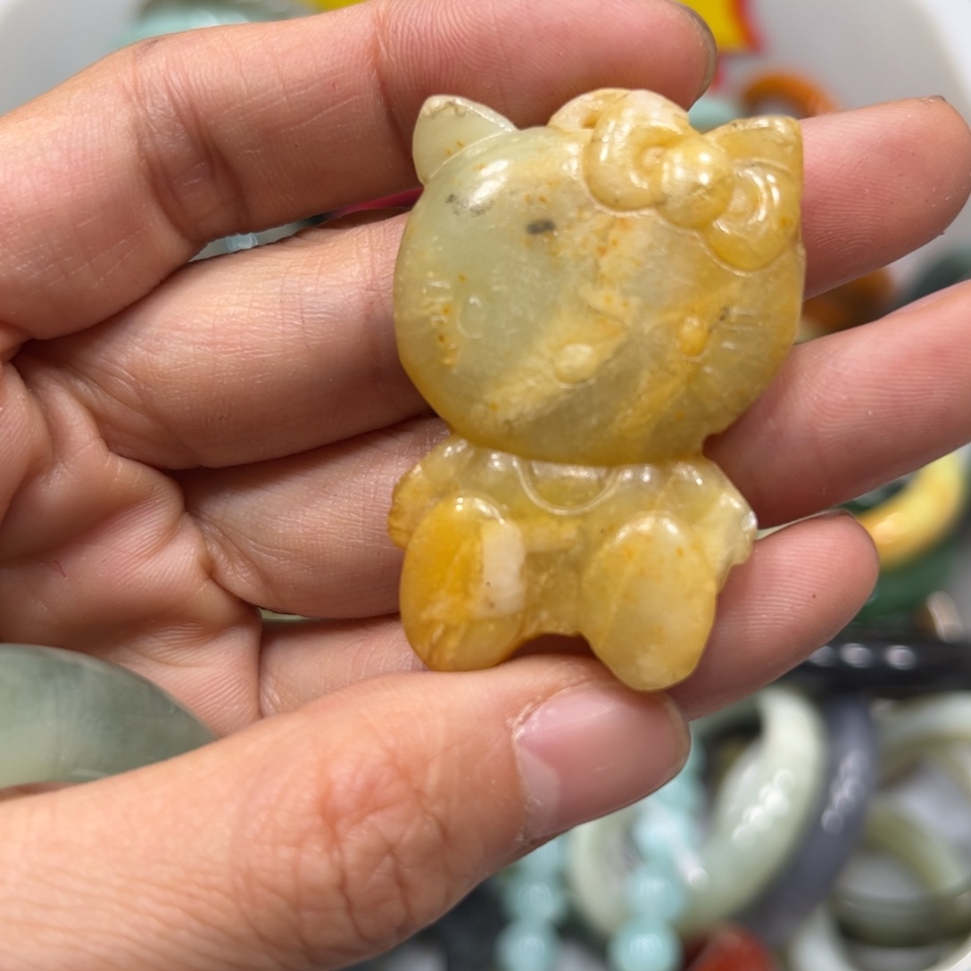 蛇纹石玉颈饰未镶嵌微瑕