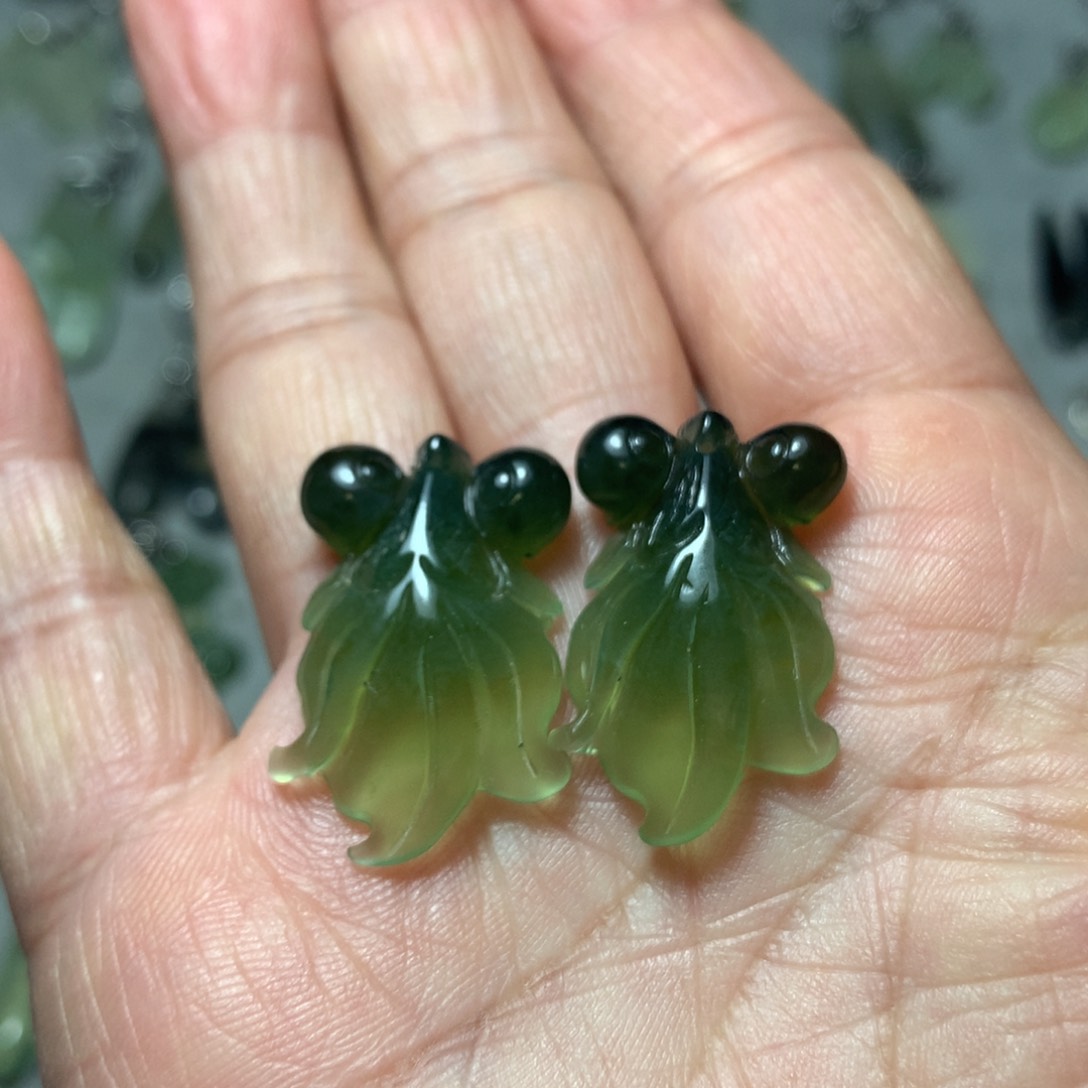 蛇纹石玉耳环未镶嵌