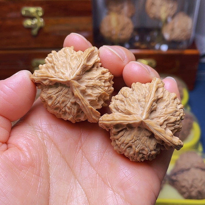 文玩核桃把件盘山三棱