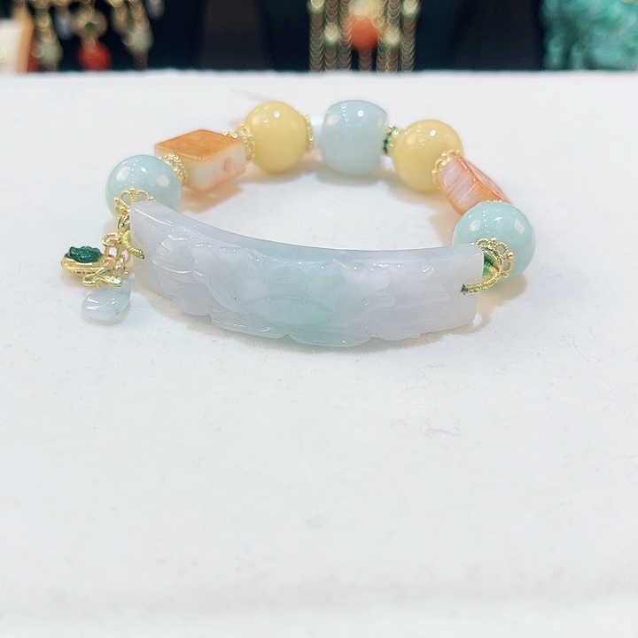 翡翠颈饰未镶嵌手串