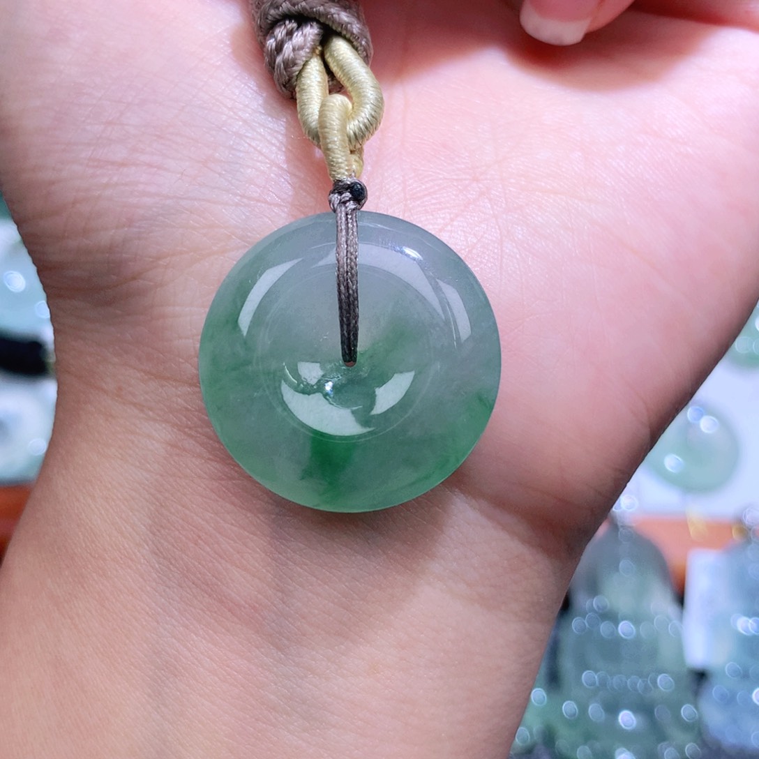 翡翠未镶嵌颈饰扣子