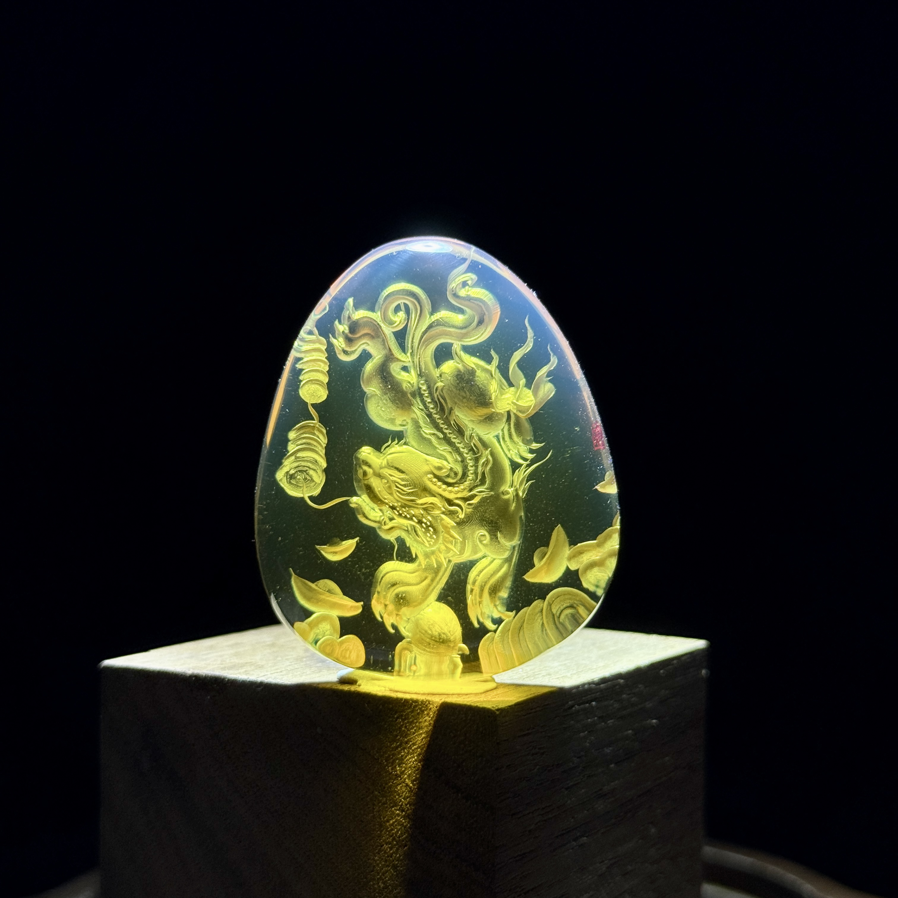 蓝珀貔貅阴雕大师工手工雕刻水滴蛋面吊坠挂坠