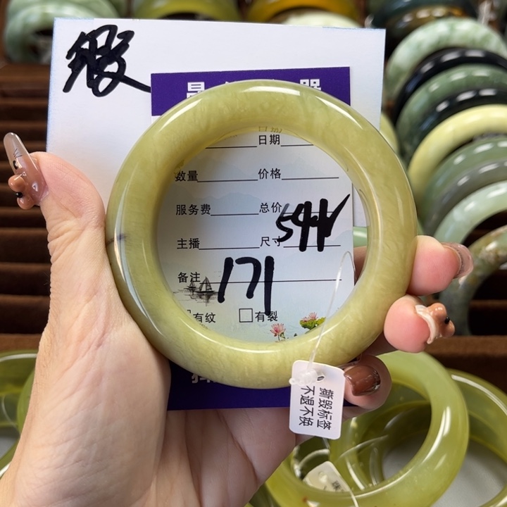 蛇纹石玉手镯未镶嵌