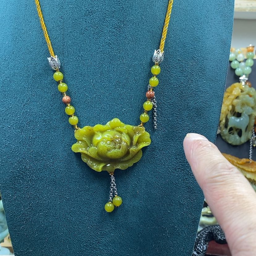 【闪购商品】蛇纹石玉吊坠未镶嵌