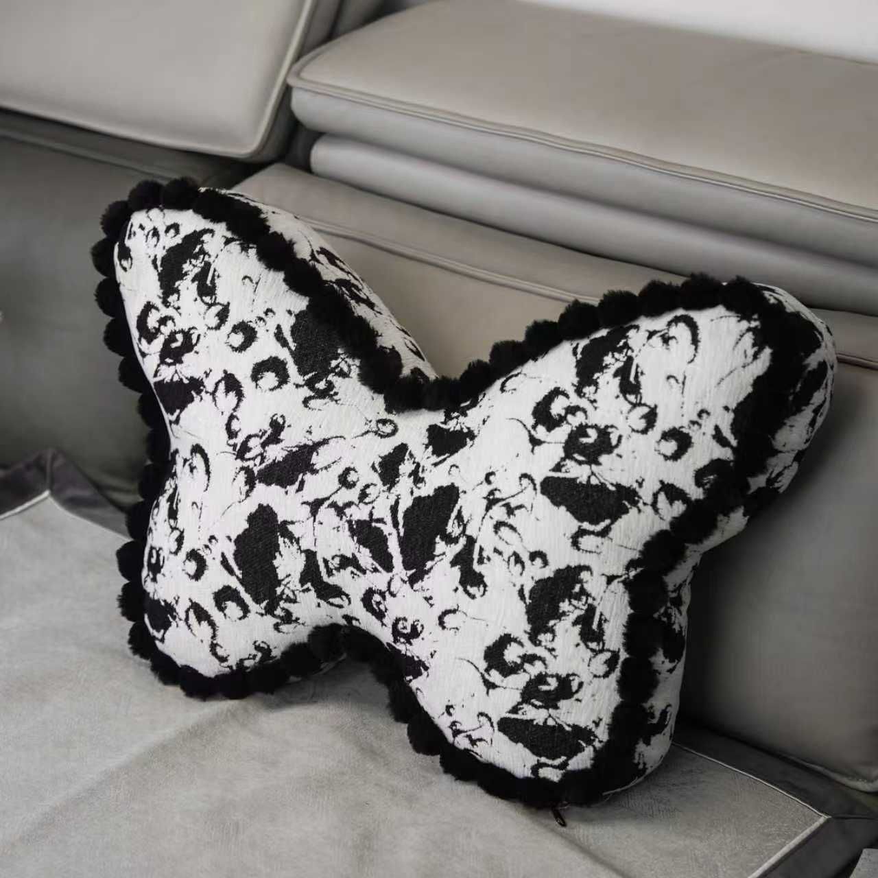 蝴蝶抱枕雪尼尔棉网红床头腰靠卧室飘窗靠枕椅子靠垫复古风造型枕