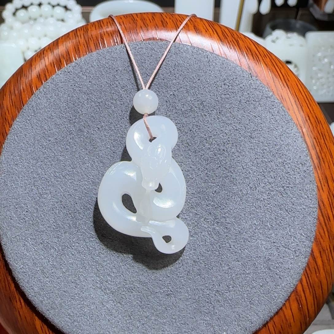 和田玉颈饰未镶嵌