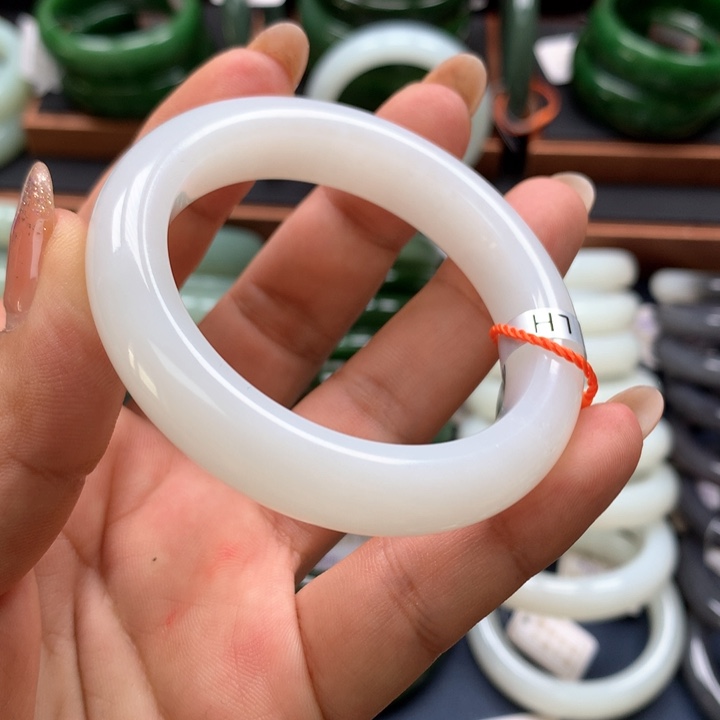 【闪购商品】未镶嵌手镯和田玉