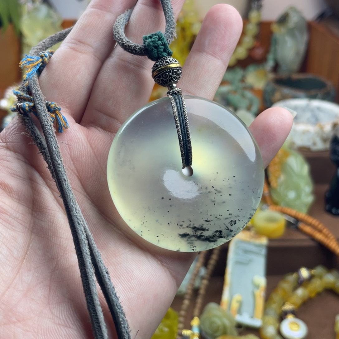 蛇纹石玉未镶嵌吊坠