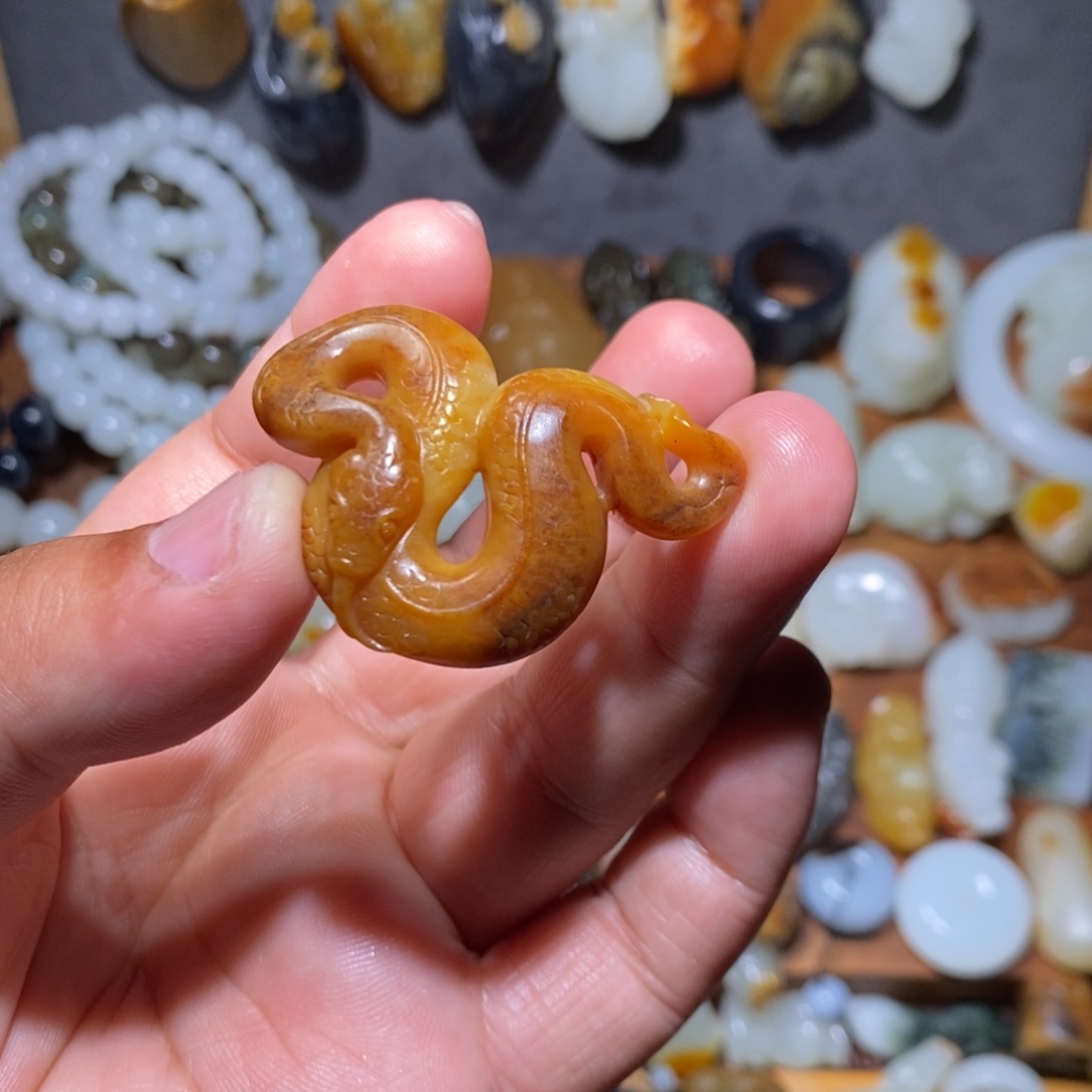 和田玉颈饰未镶嵌小**生