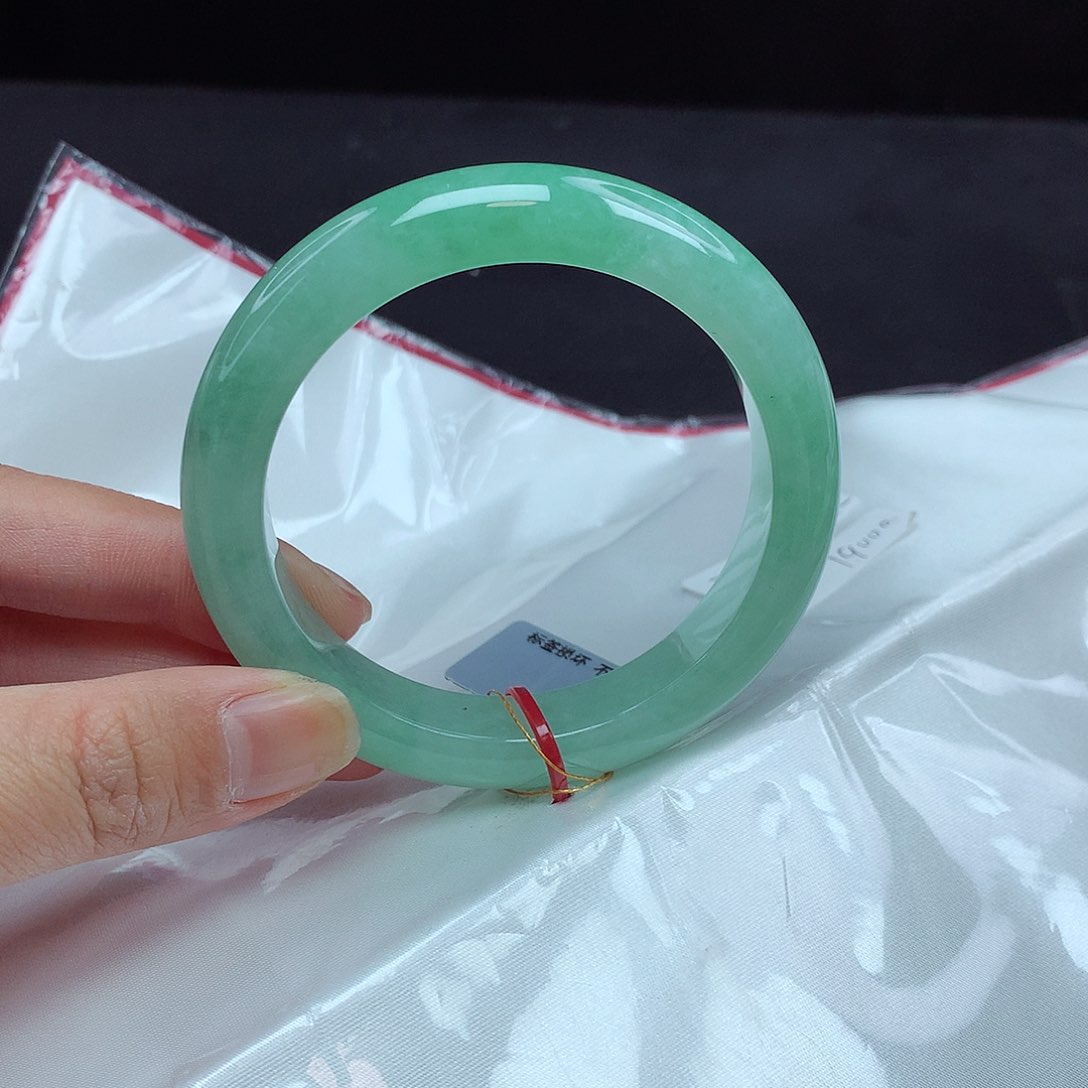 翡翠手镯未镶嵌55圈892