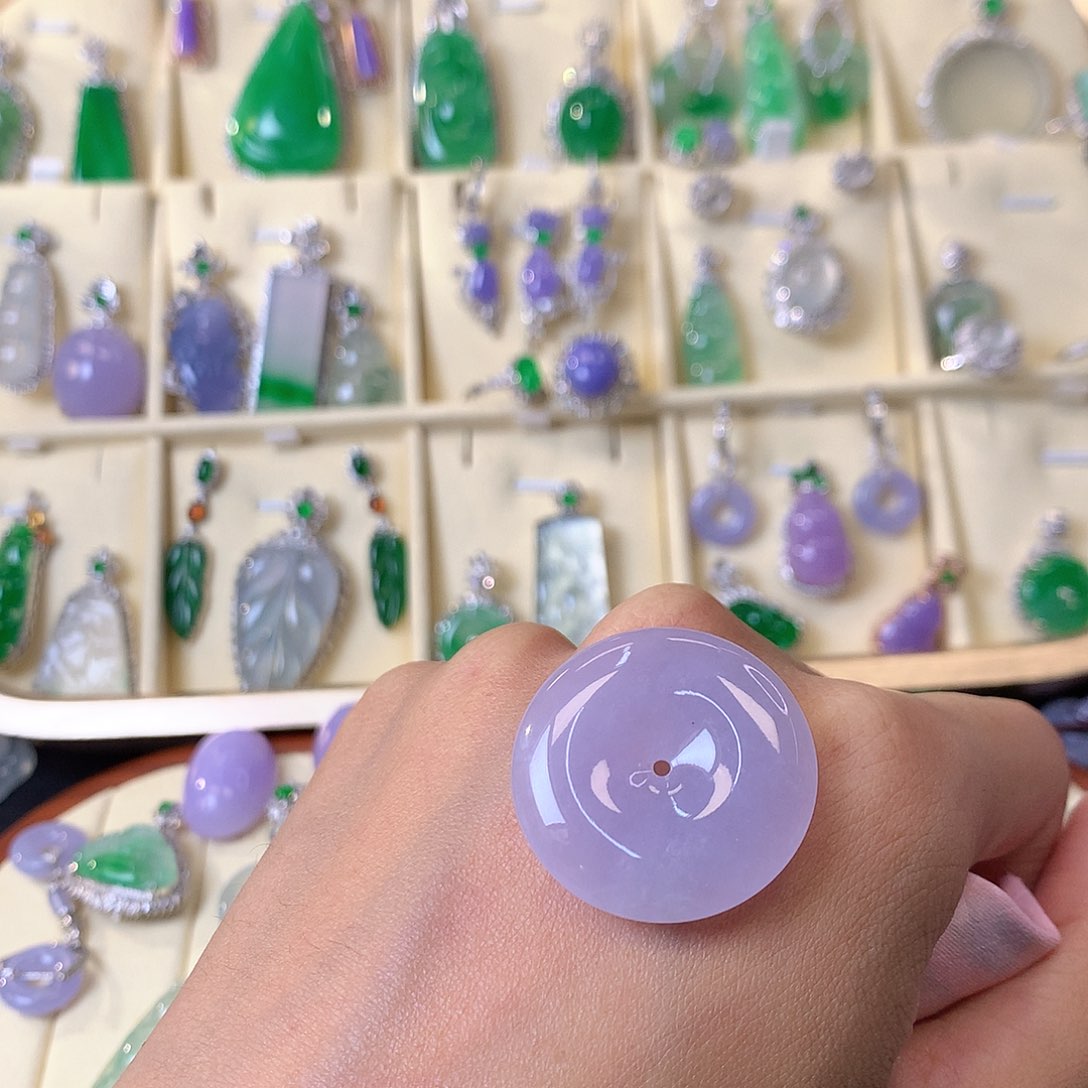 翡翠颈饰未镶嵌裸石