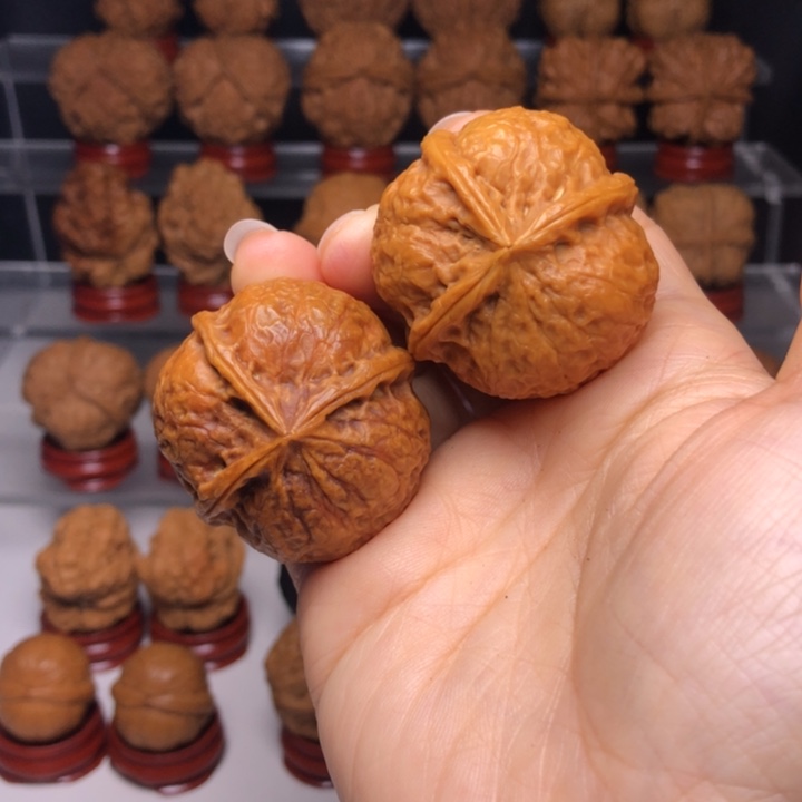 文玩核桃吊坠8球三楞