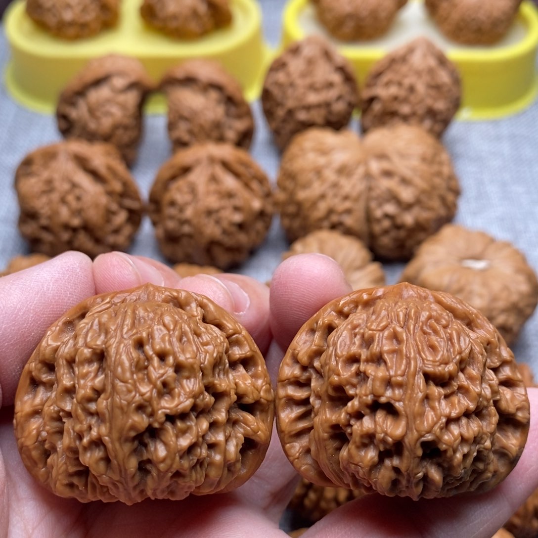 文玩核桃把件39红皮南疆石