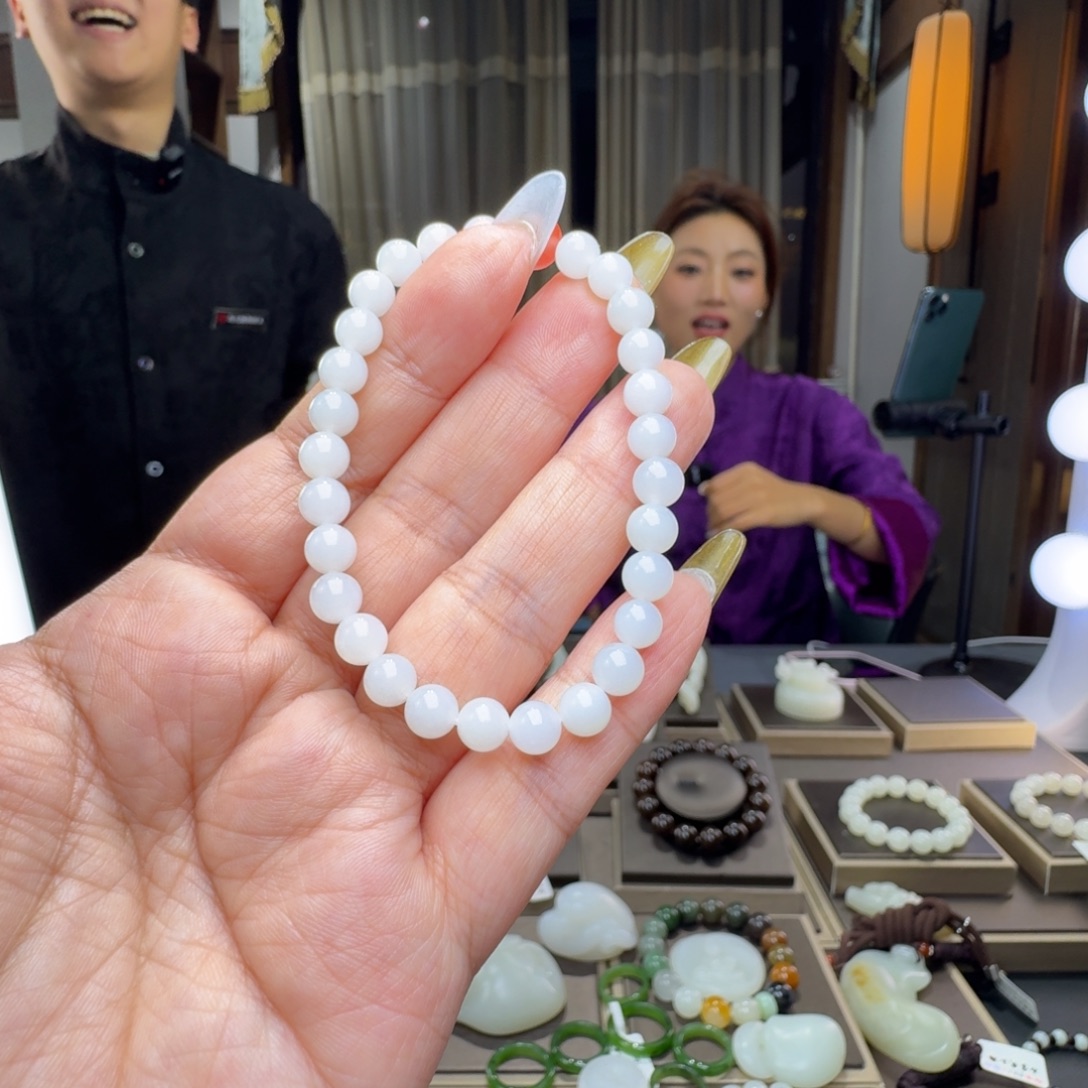 b***y和田玉未镶嵌颈饰