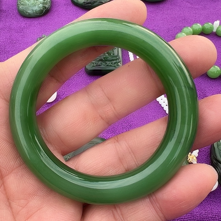 和田玉（碧玉）未镶嵌手镯