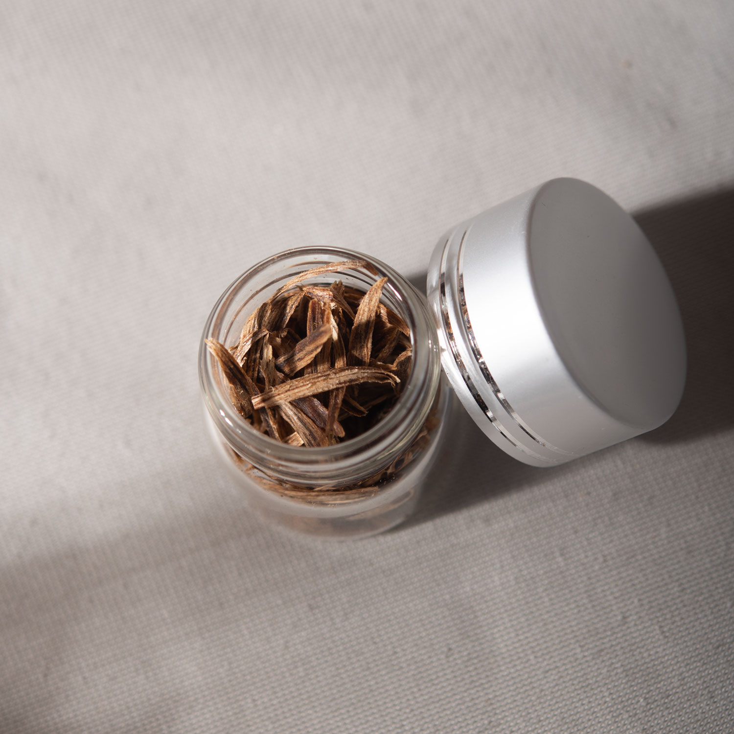 沉香【弘伽楠】香港老虫漏沉香勾丝0.5克  多样性发货