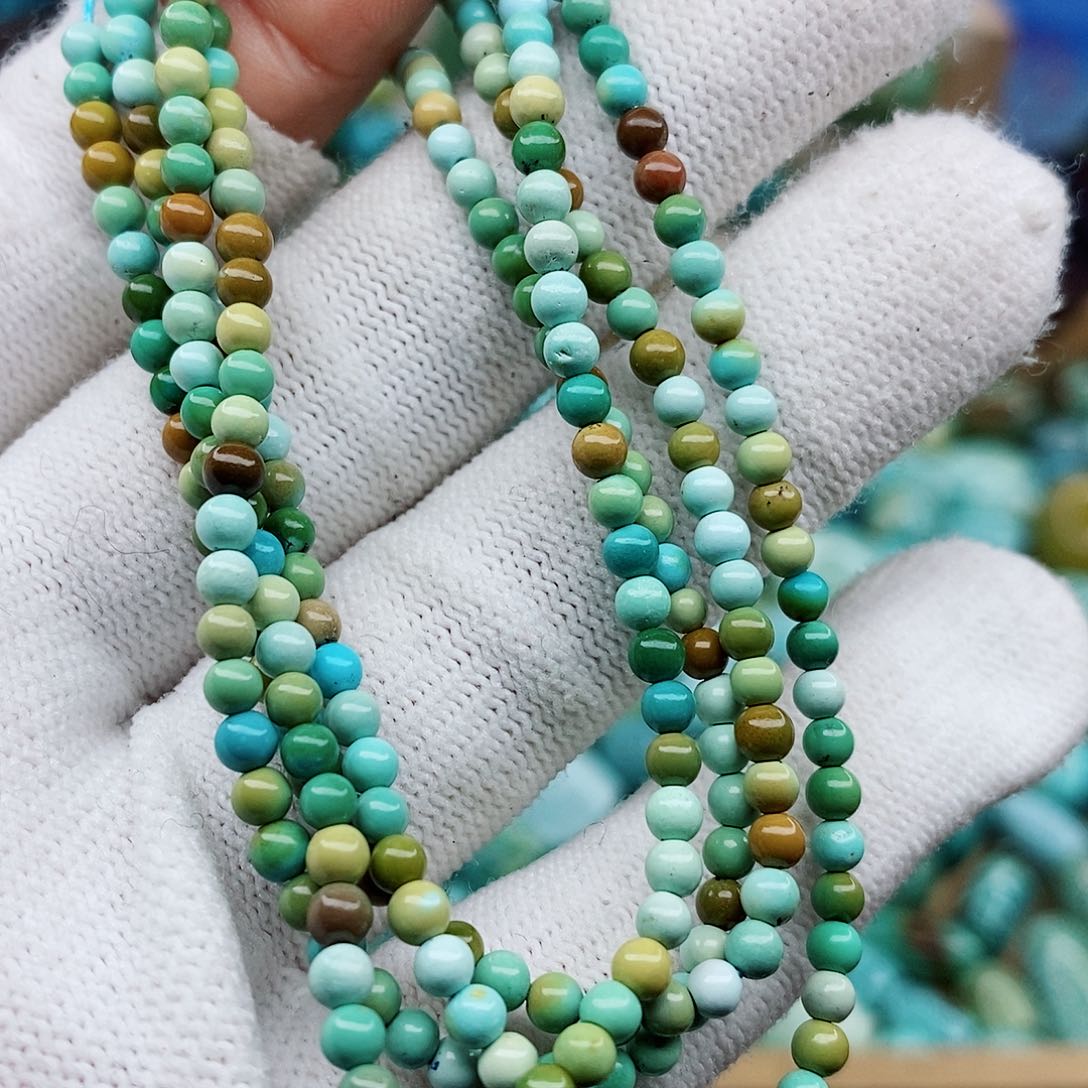 绿松石颈饰未镶嵌