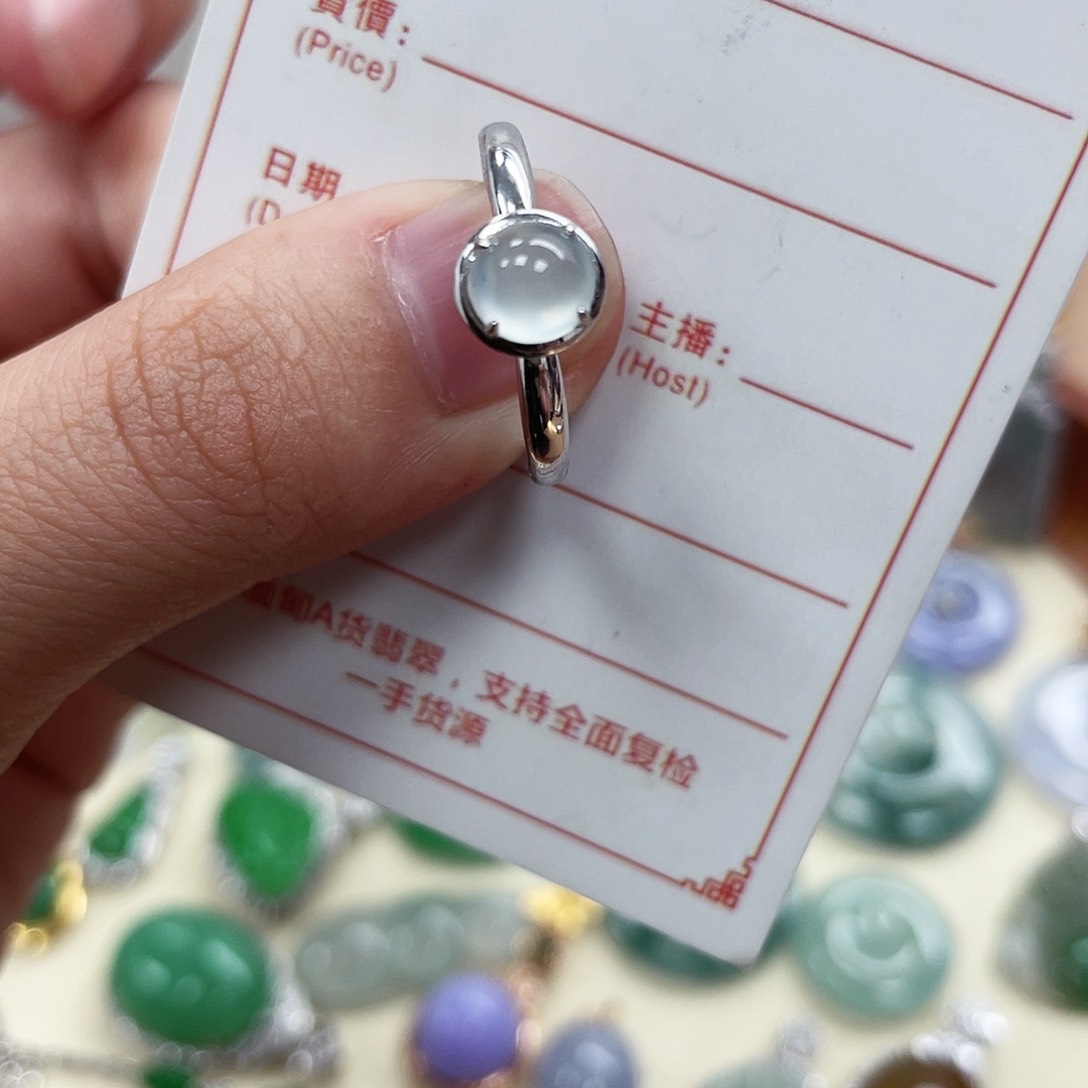 【闪购商品】颈饰18K金镶嵌翡翠