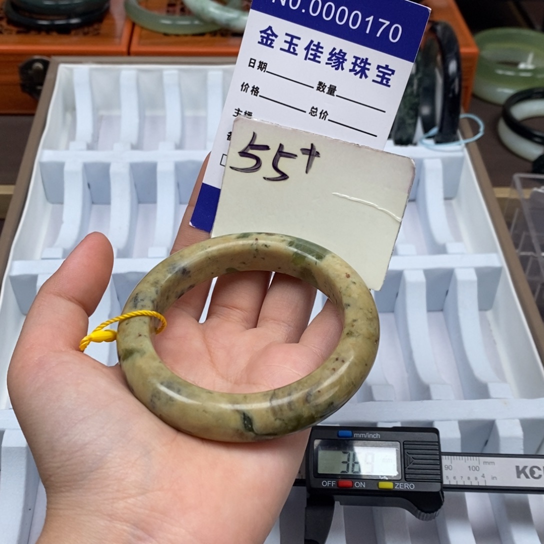 蛇纹石玉未镶嵌手镯