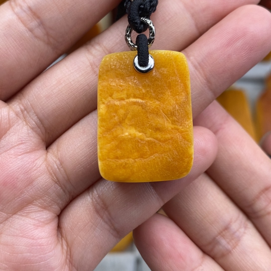 琥珀吊坠(赠链)未镶嵌