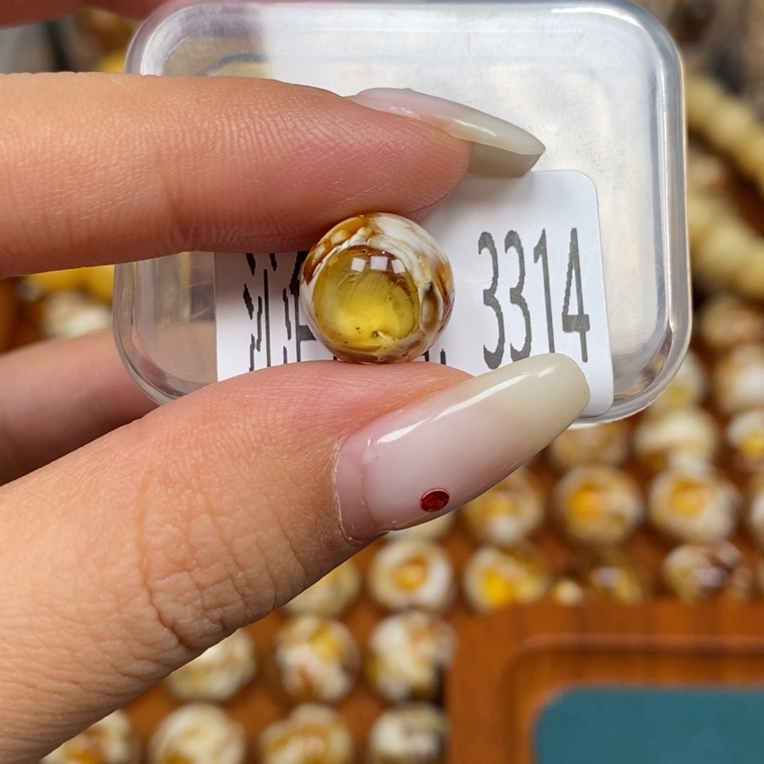 蜜蜡未镶嵌珠宝奇石3314