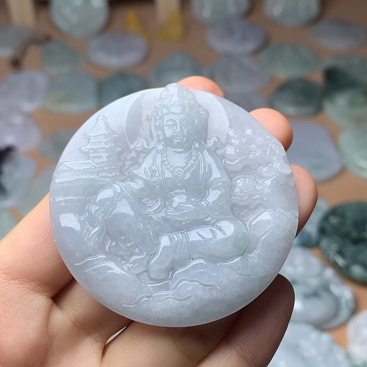 翡翠未镶嵌颈饰山水观音
