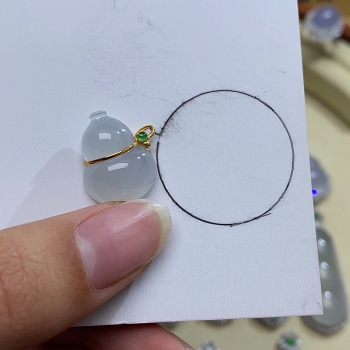 翡翠颈饰未镶嵌…